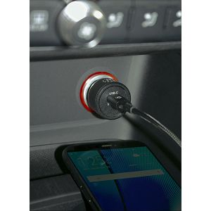 auto-punjac-manhattan-102056-pd-18w-1xusb-c-crni-110767_4112.jpg